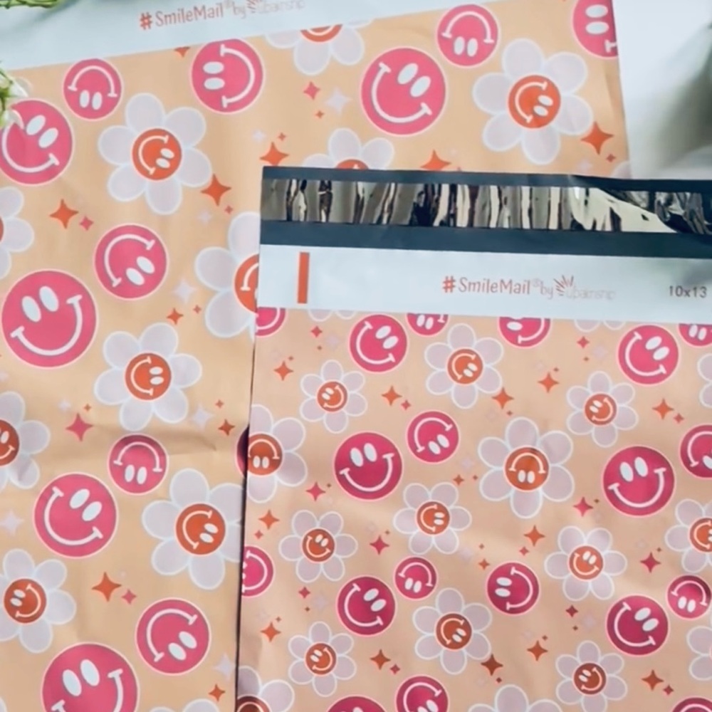 Smiles in Pink Poly Mailers 10x13 Pack of 25 - Picture 5 of 9